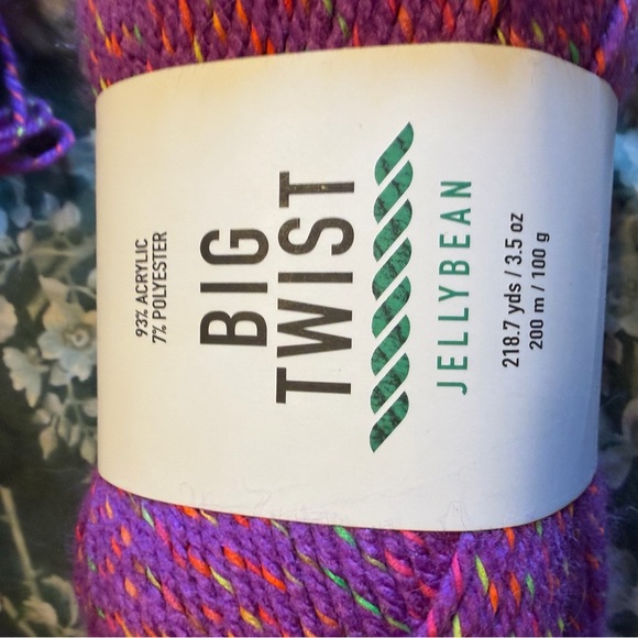 Big Twist Purple Yarn Bundle 7 skeins new - Picture 6 of 10